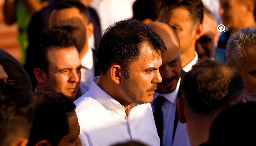 Bakan Kurum, Hatayda depremden etkilenen Açıkgöz ailesini ziyaret etti Bakan Kurum, Hatayda depremden etkilenen Açıkgöz ailesini ziyaret etti