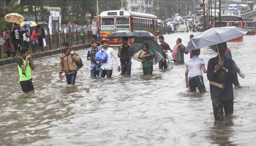 Hindistanda sel ve toprak kayması: 23 kişi hayatını kaybetti
