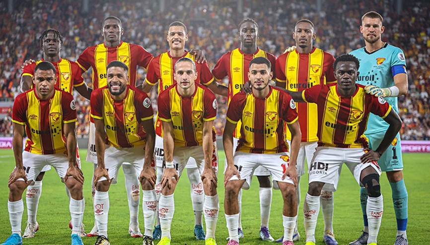 Göztepe, savunmasıyla dikkatleri çekiyor