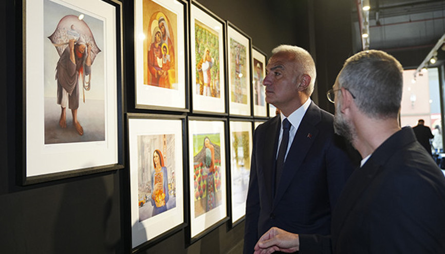 Bakan Ersoy, Hala Yaşıyorum sergisini gezdi