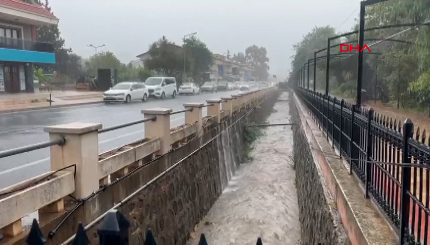 Marmariste sağanak hayatı olumsuz etkiledi