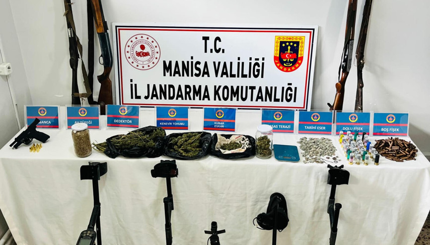 Salihlide kaçakçılık operasyonu: 2 gözaltı