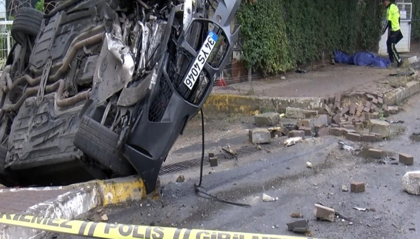 Kontrolü kaybeden sürücü yayalara çarptı Ölü ve yaralılar var