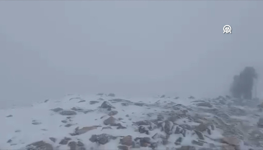 Uludağda mevsimin ilk kar yağışı etkili oldu