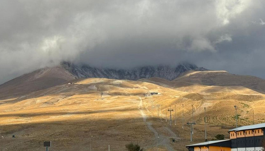 Erciyese mevsimin ilk karı yağdı