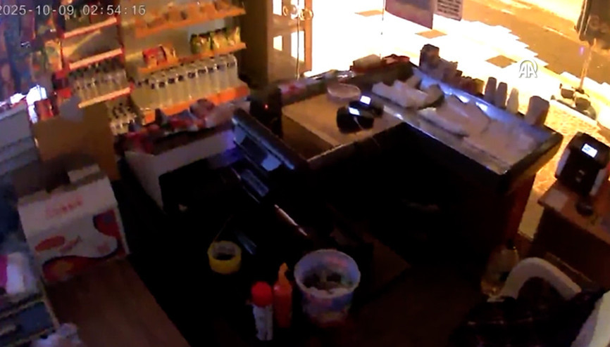 Kütahya Simavdaki deprem anı kamerada