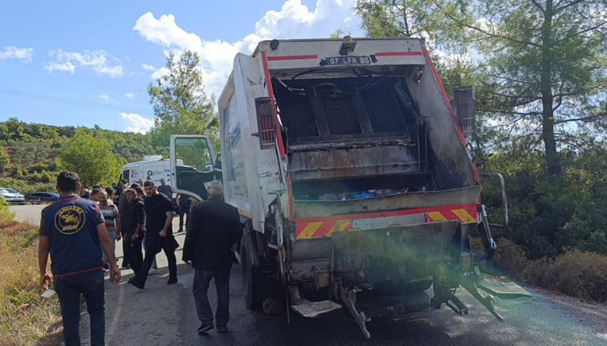 Antalyada çöp kamyonunda vahşet Arkadaşını boğazından bıçakladı... Kaçan şüpheli aranıyor
