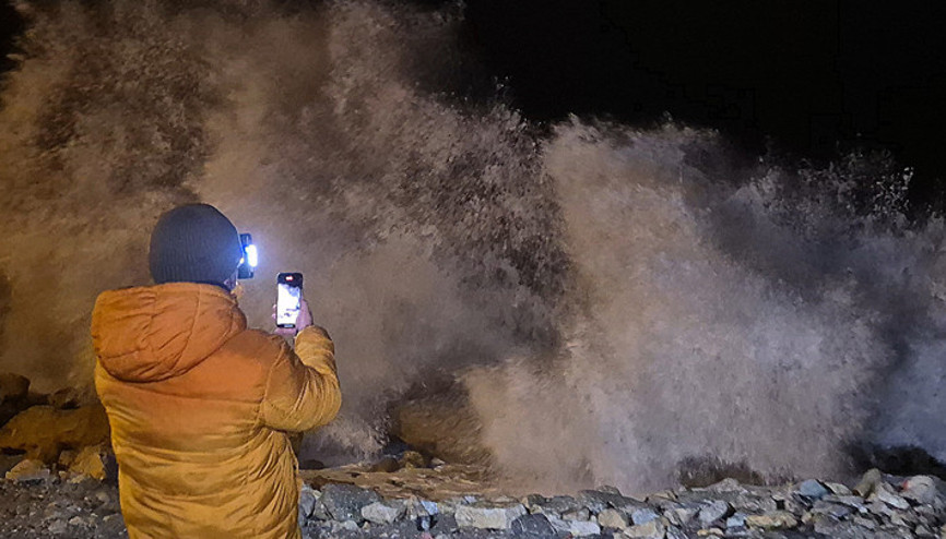 Bartın Amasrada dalgaların boyu 8 metreyi aştı