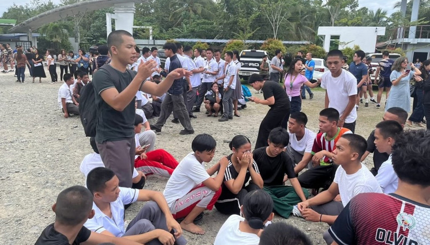 Filipinlerin güneyindeki Mindanao Adası açıklarında 7,4 büyüklüğünde deprem