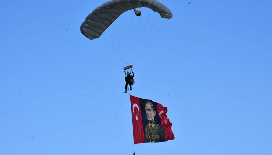 İzmir Foçada Keskin Nişancı Atışları yarışması ve Çelik Kanatlar gösterisi