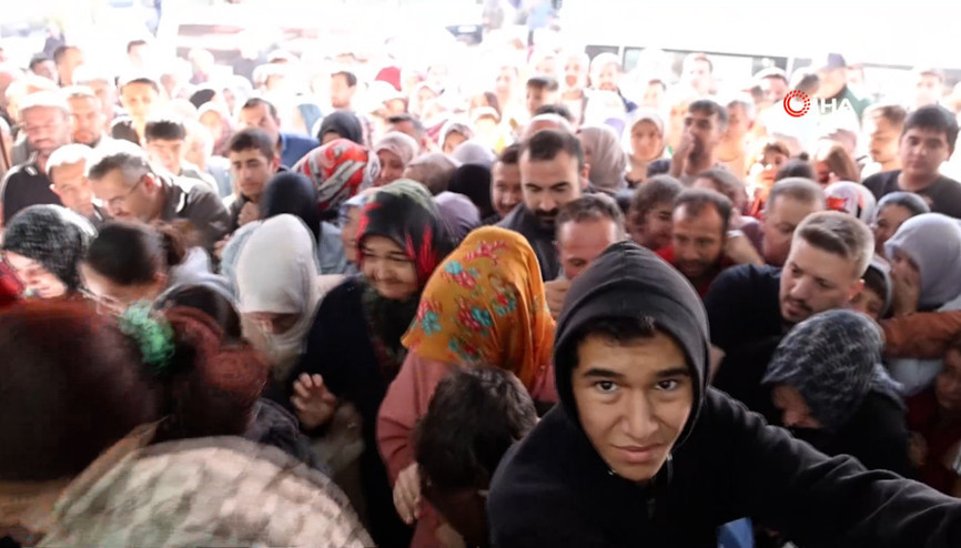 Giyim mağazasında indirim izdihama neden oldu