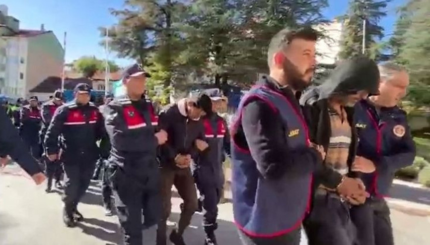 Gündüzleri çobanlık, geceleri hırsızlık yapıyorlardı 9 tutuklama Gündüzleri çobanlık, geceleri hırsızlık yapıyorlardı 9 tutuklama