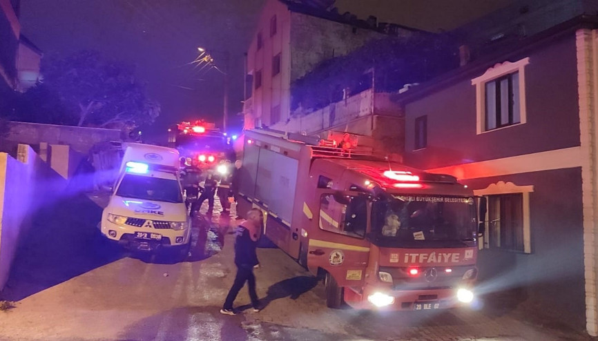 Denizli’de tek katlı evin tavanı çöktü; 6 yaralı