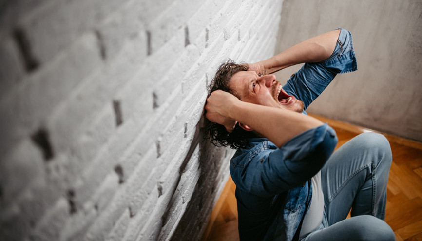 Kafamı duvara vurmak istiyorum diye tarif ediliyor Küme baş ağrılarından kurtulmanın yolları