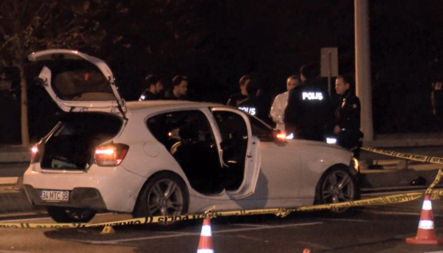 Bakırköyde Dur ihtarına uymayan sürücü, 5 polis aracına çarptı Kovalamaca sonucu vurularak yakalandı