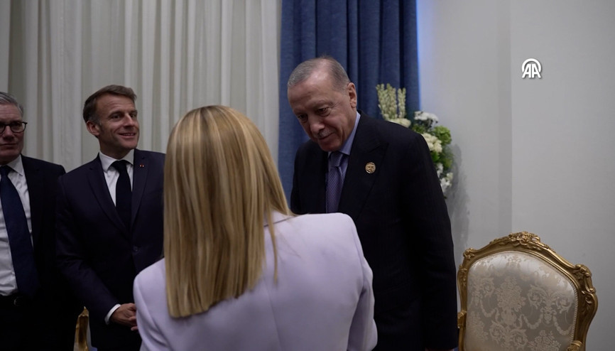 Mısırda güldüren anlar: Cumhurbaşkanı Erdoğandan Meloniye sigara uyarısı