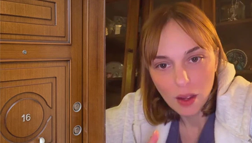 Oyuncu Nilperi Şahinkaya aylar sonra vefat annesinin evinde