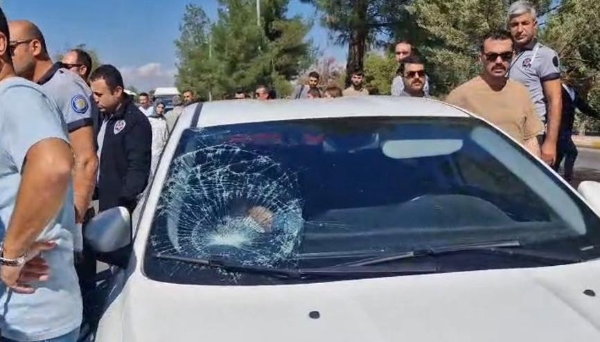 Diyarbakırda Rojin Kabaiş için yapılan yürüyüşte, öğrenciye otomobil çarptı