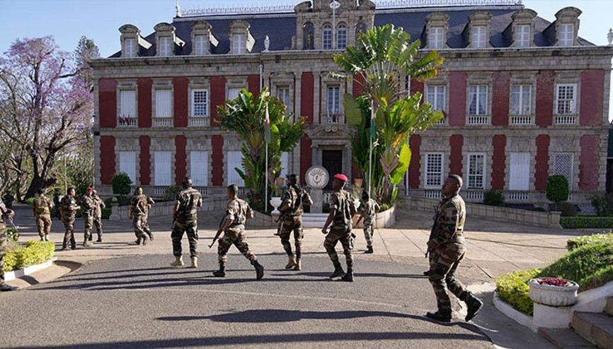 Madagaskarda ordu yönetime el koydu