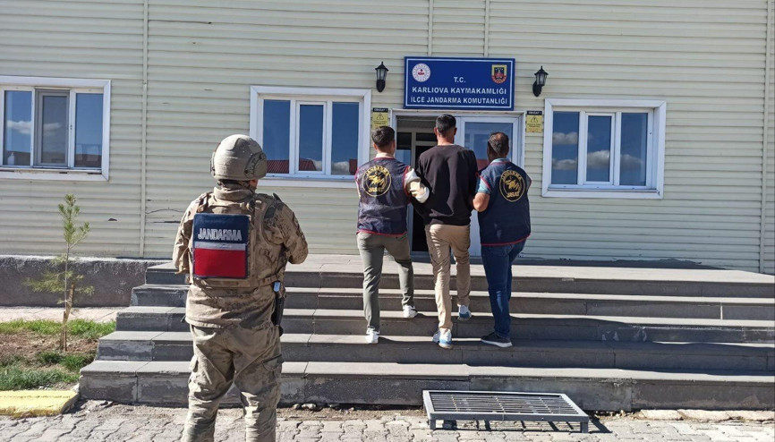 Bingöl’de 11 yıl hapis cezası bulunan hükümlü yakalandı Bingöl’de 11 yıl hapis cezası bulunan hükümlü yakalandı
