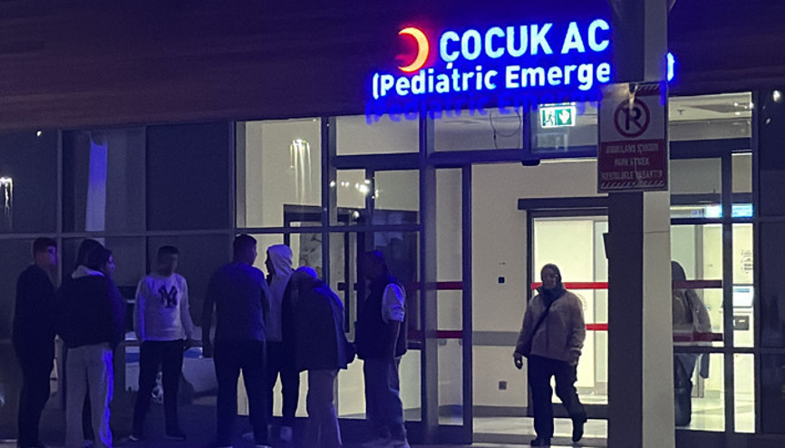 Kütahyada okul gezisinden dönen 17 öğrenci zehirlenme şüphesiyle hastaneye kaldırıldı