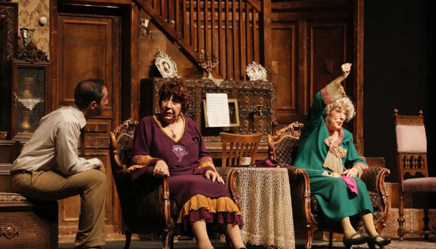 Ahududu sahnelerde 10. yılını kutluyor