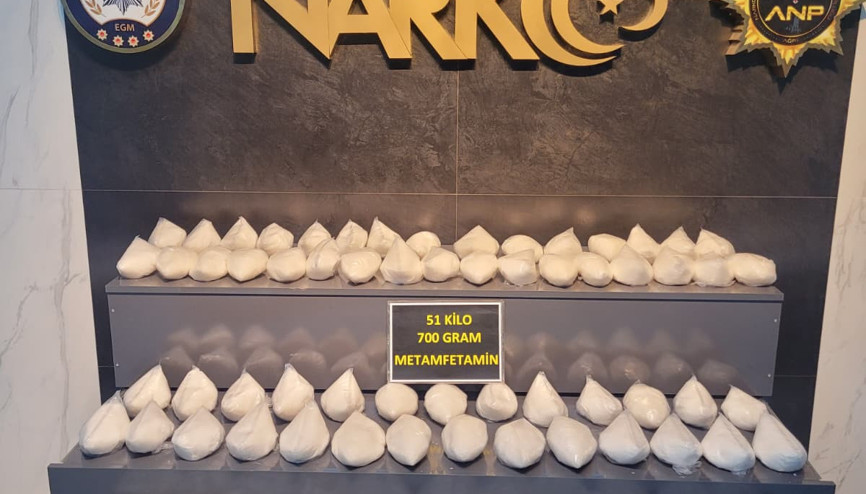 Ağrıda 51 kilo 700 gram uyuşturucu ele geçirildi, 5 zanlı tutuklandı Ağrıda 51 kilo 700 gram uyuşturucu ele geçirildi, 5 zanlı tutuklandı