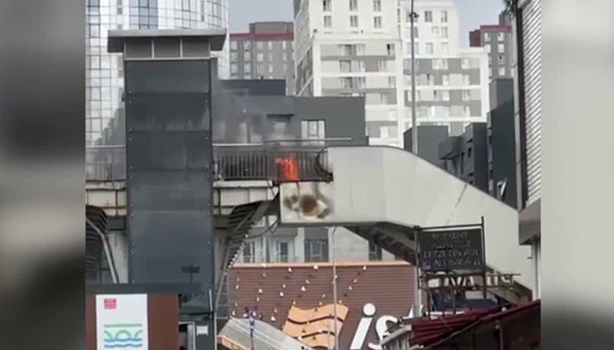 Metrobüs üst geçidinde yangın paniği