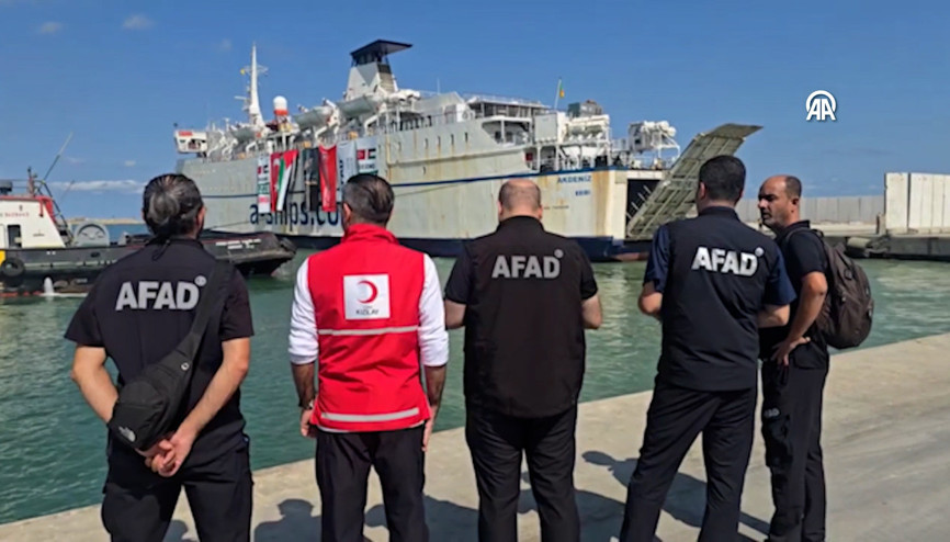 Türkiyenin Gazzeye umut taşıyan 17. İyilik Gemisi, El-Ariş Limanına ulaştı