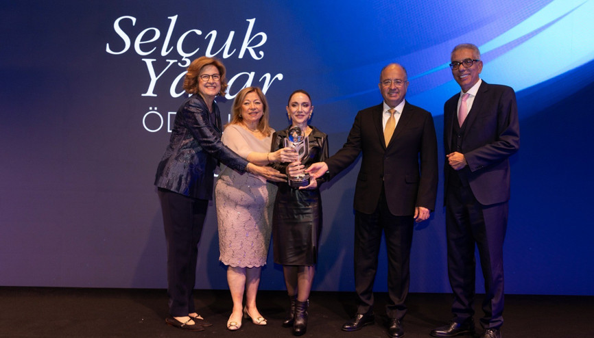 Selçuk Yaşar Ödülü Prof. Dr. Elif Uysal’a