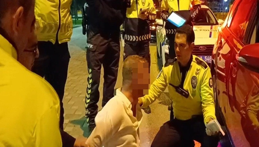 Alkollü sürücü, Amcam MİTte deyip polislere direndi