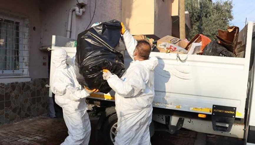 Dehşete düşüren olay… Çöp evde annesinin cesediyle bir ay yaşamış