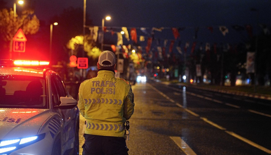 İstanbulda 29 Ekim Cumhuriyet Bayramı provası nedeniyle bazı cadde ve yollar trafiğe kapatıldı