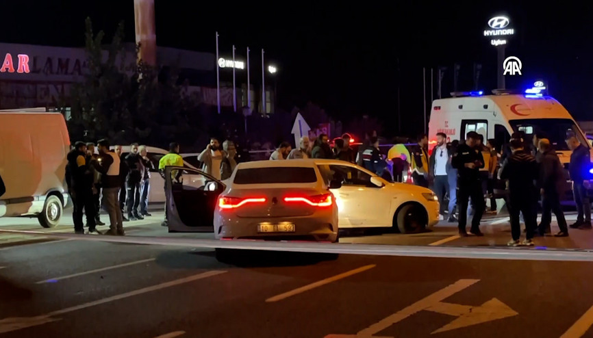 Balıkesirde 2 kişiyi öldürüp 7 kişi yaralayan şüpheli etkisiz hale getirildi Balıkesirde 2 kişiyi öldürüp 7 kişi yaralayan şüpheli etkisiz hale getirildi