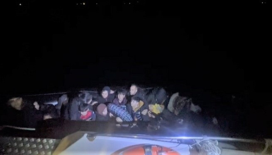 İzmirde kaçak göçmenler son anda kurtarıldı