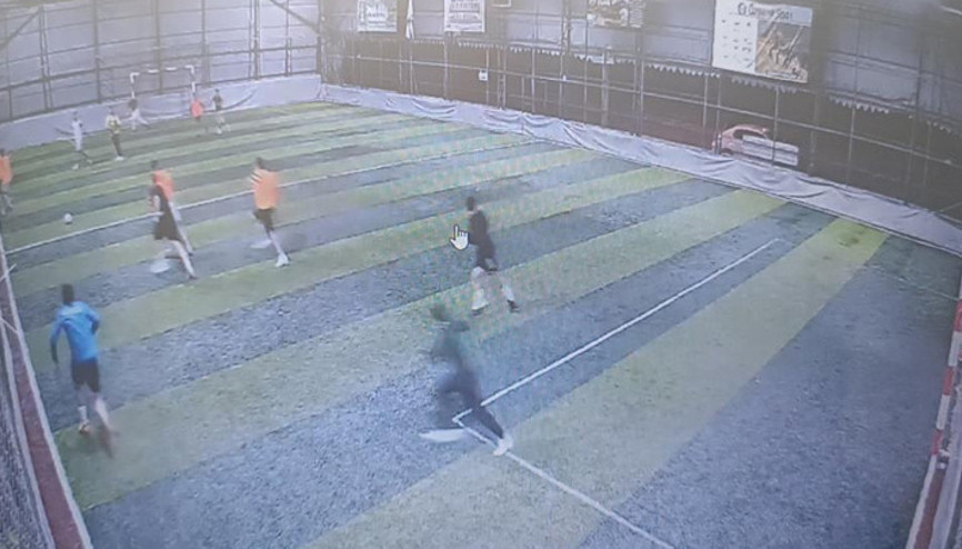 Edremitte dehşet anlarıyla ilgili yeni görüntüler ortaya çıktı Halı sahada maç yapan gençlerin yanında havaya ateş açmış Edremitte dehşet anlarıyla ilgili yeni görüntüler ortaya çıktı Halı sahada maç yapan gençlerin yanında havaya ateş açmış