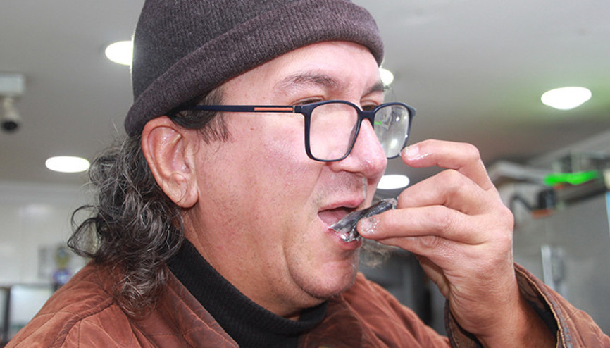 Kış mevsiminde sofraların baş tacı Fiyatı 70 liraya düştü, vatandaş sevinçten çiğ yedi Kış mevsiminde sofraların baş tacı Fiyatı 70 liraya düştü, vatandaş sevinçten çiğ yedi