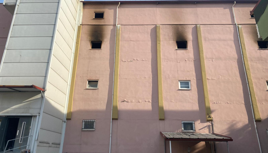 4 katlı tekstil deposunda yangın