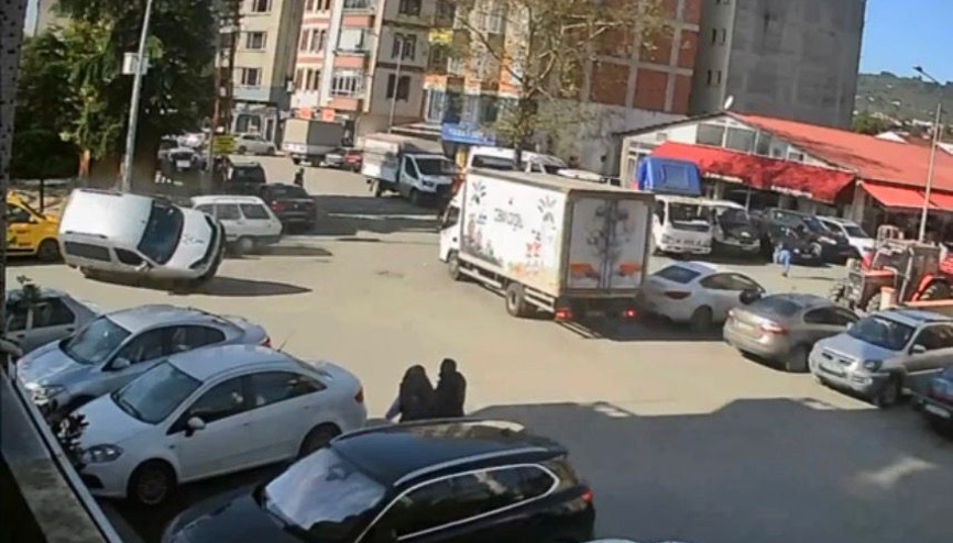Kamyonet ile hafif ticari araç çarpıştı; 1 yaralı