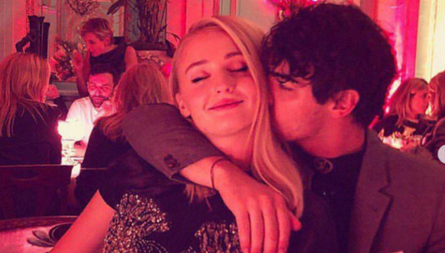 Boşandığı karısı sevgilisinin kollarında... O bir başına kaldı... Yeniden birini sevmek kolay mı