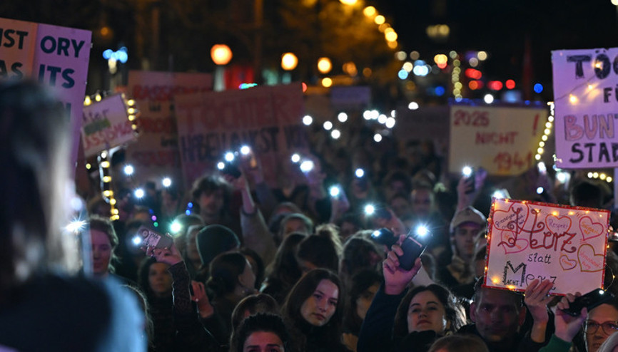 CDU önünde toplu protesto