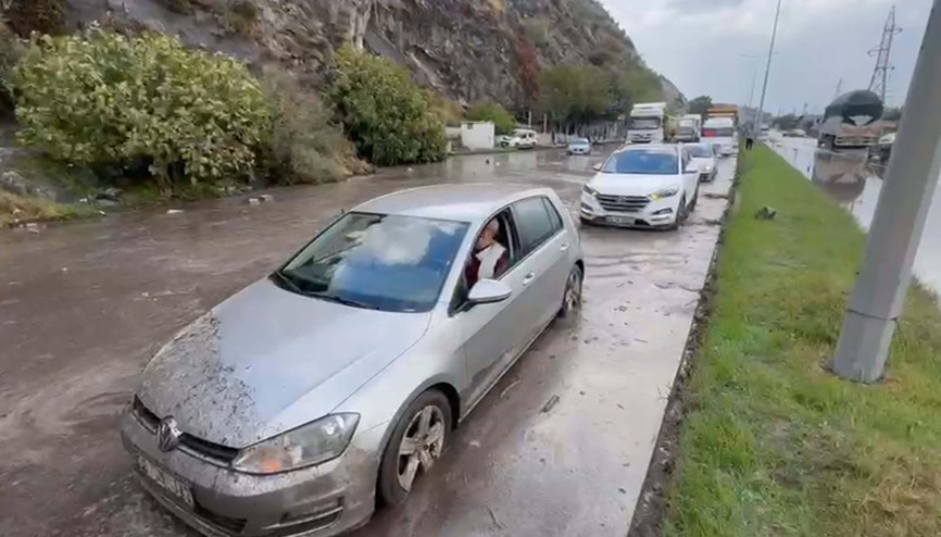 Aydında sağanak sonrası heyelan oluştu