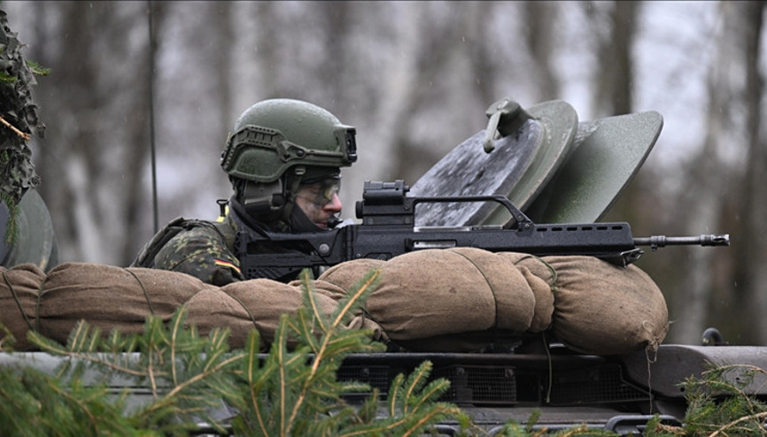 Tatbikatı gerçek sandılar: Almanyada polis ile asker çatıştı