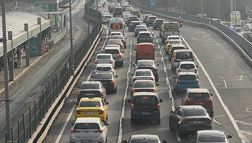 İstanbulda trafik kilit Yoğunluk yüzde 60ın üzerinde