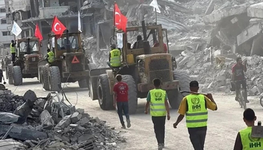 Gazze’de Türk bayrakları... İHH enkaz kaldırma ve temizlik çalışmalarına başladı