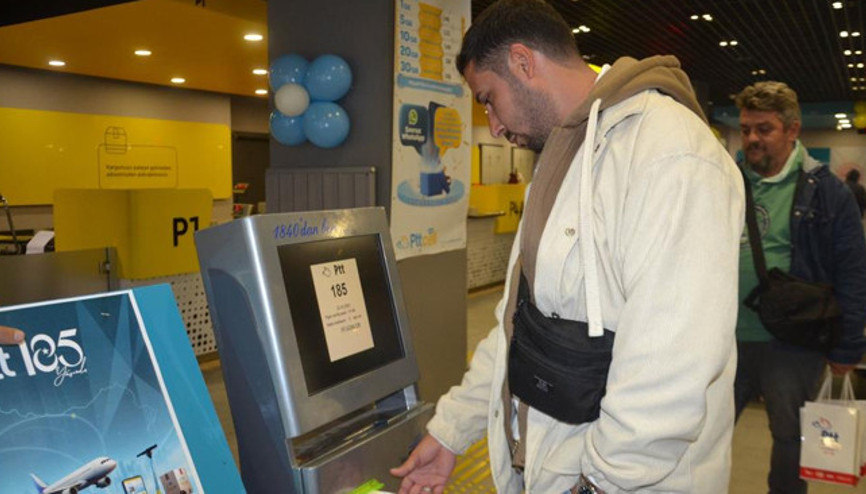 Ehliyetini yenilemek için gitti günün talihlisi oldu 185 numarası ile kazandı