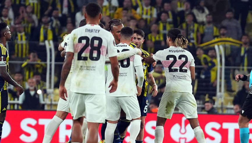 Kadıköyde son düdük çaldı, saha karıştı