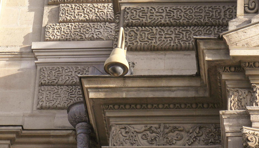 Louvre müdürü itiraf etti... Kamera yanlış yöne bakıyor