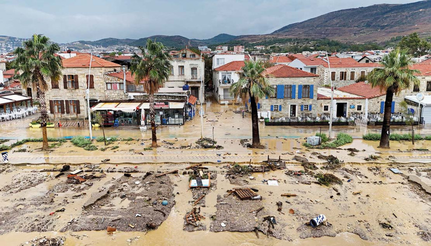 Ege’nin kıyıları denizle birleşti