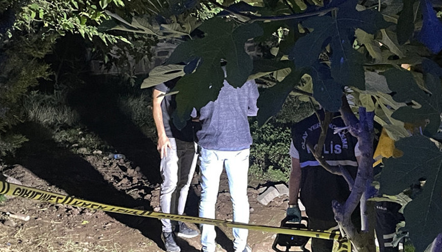 Şanlıurfada korkunç olay Cami bahçesine gömülmüş bebek cesedi bulundu